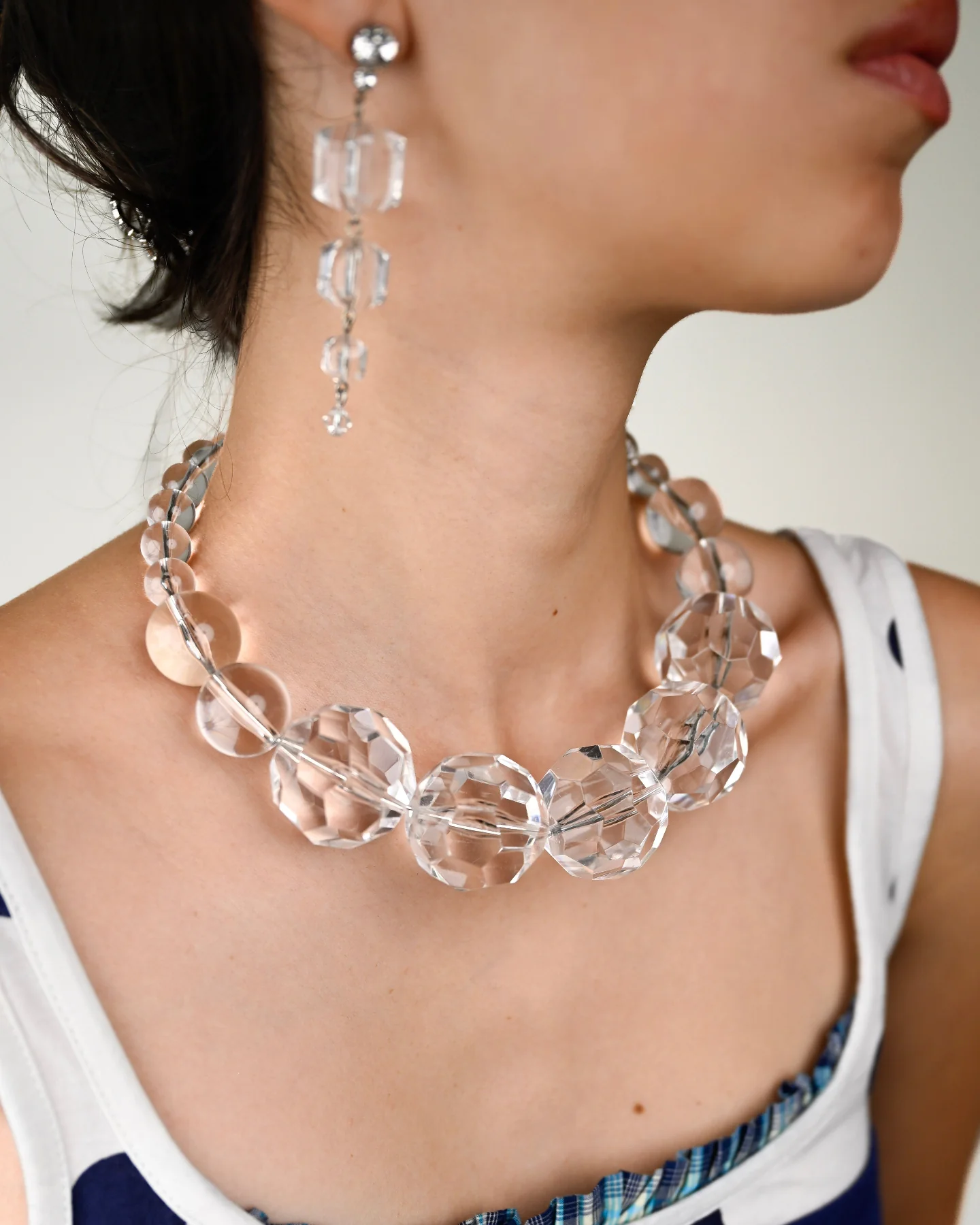 BIG LUCITE BANGLE NECKLACE - Image 4